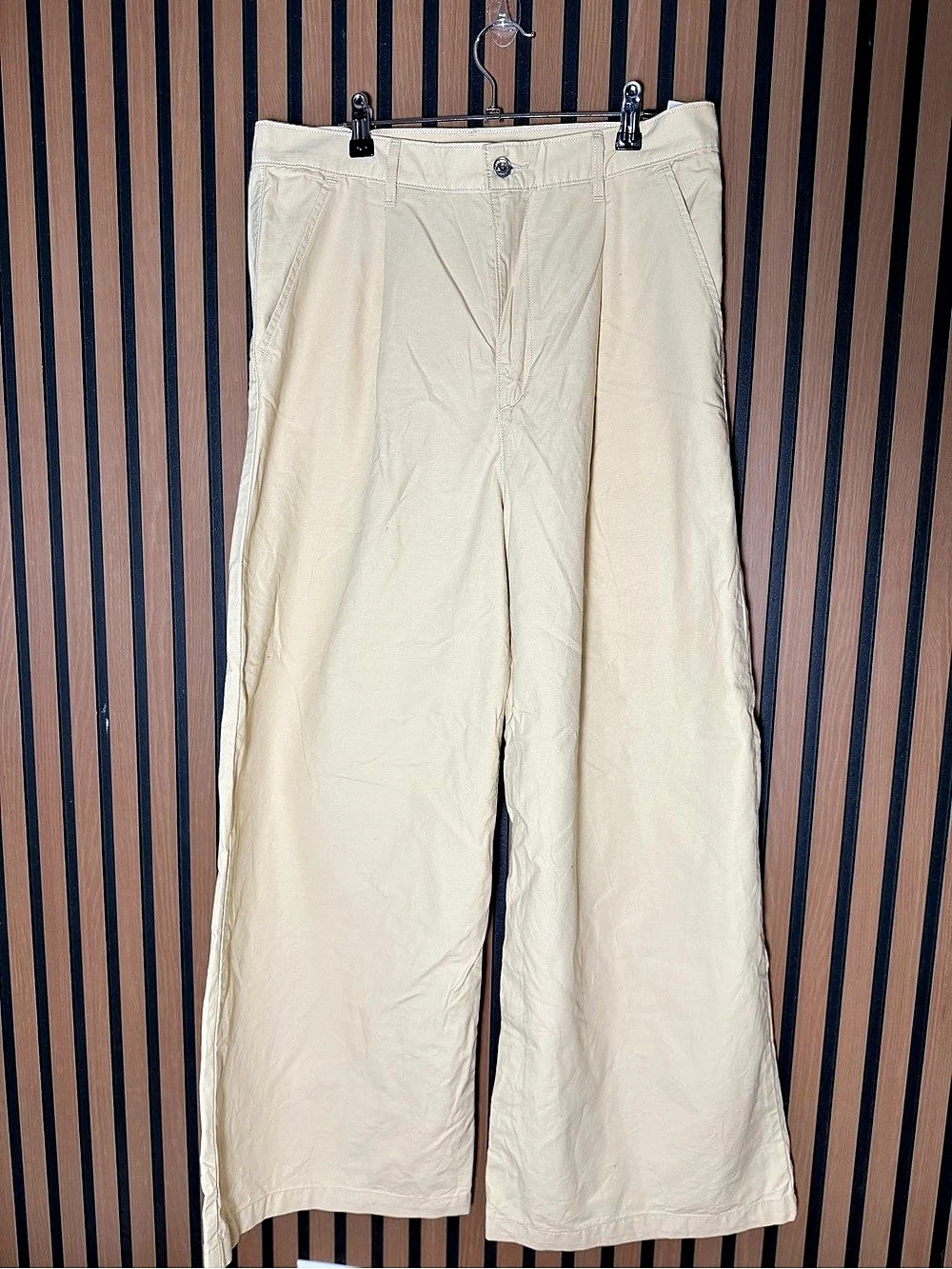 Levi's High Loose Pants in Cream Waist 32